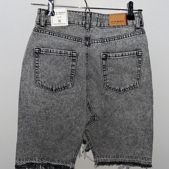 NWT! It’s Basic Gray Acid Wash Distressed Mini Skirt M - Picture 10 of 10